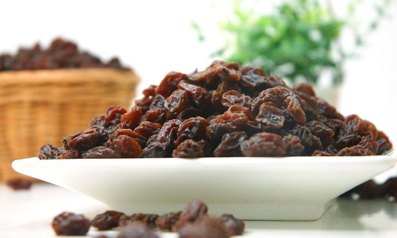 Plate of dried raisins