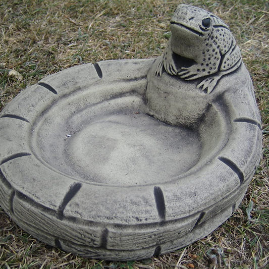 Neils Stonecraft Stone Bird Bath with Ornamental Frog